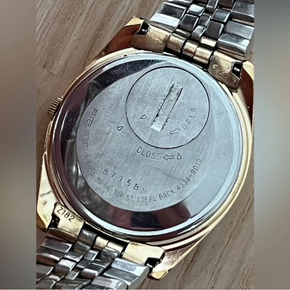 Seiko SQ RARE Vintage Men's Watch Gold Ombre Dial Date Window Gold-Tone Bracelet